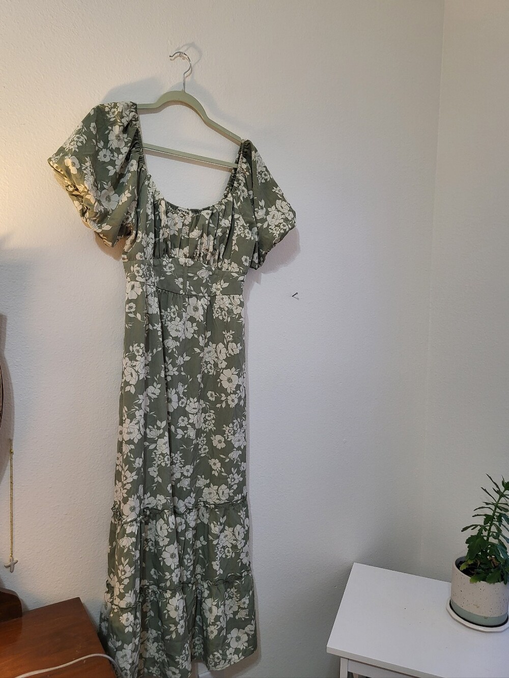 Green Floral Puff-Sleeve Maxi Dress
